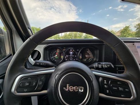 Used 2024 Jeep Wrangler Unlimited Sahara AWD/4WD image 25