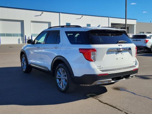 Used 2023 Ford Explorer XLT w/ Equipment Group 202A image 3