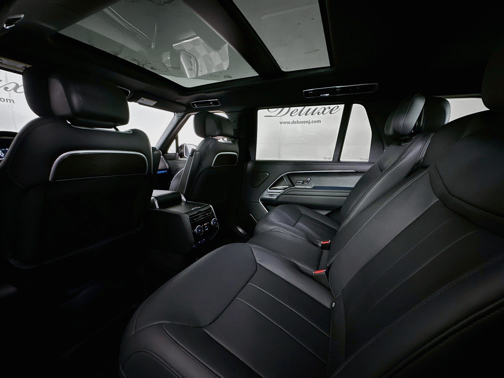 Used 2024 Land Rover Range Rover Long Wheelbase Autobiography AWD/4WD image 23