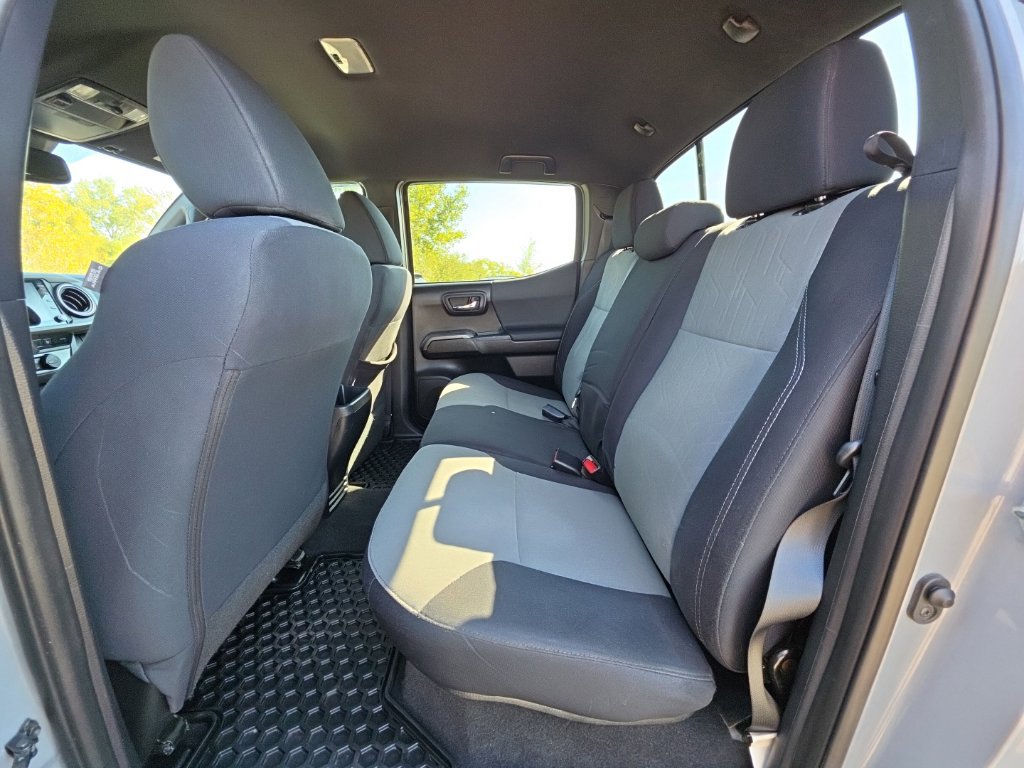 Used 2020 Toyota Tacoma TRD Off-Road AWD/4WD image 9