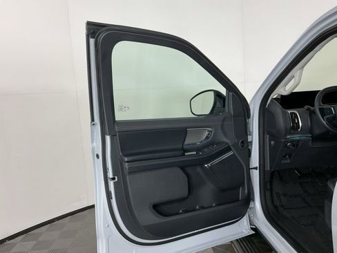 Used 2025 Ford Expedition Platinum image 14