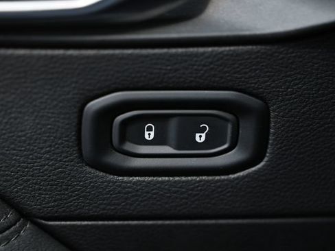 Used 2022 Jeep Wrangler Unlimited Sahara AWD/4WD image 18