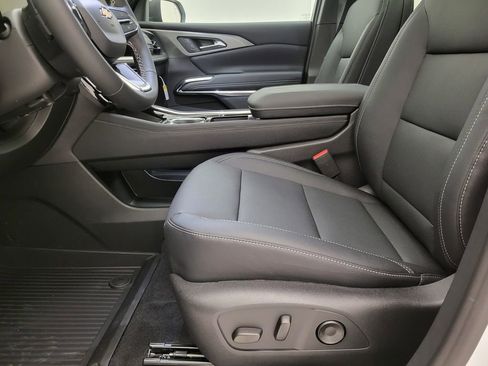 New 2026 Chevrolet Traverse LT w/ Sun and Wheel Package image 3