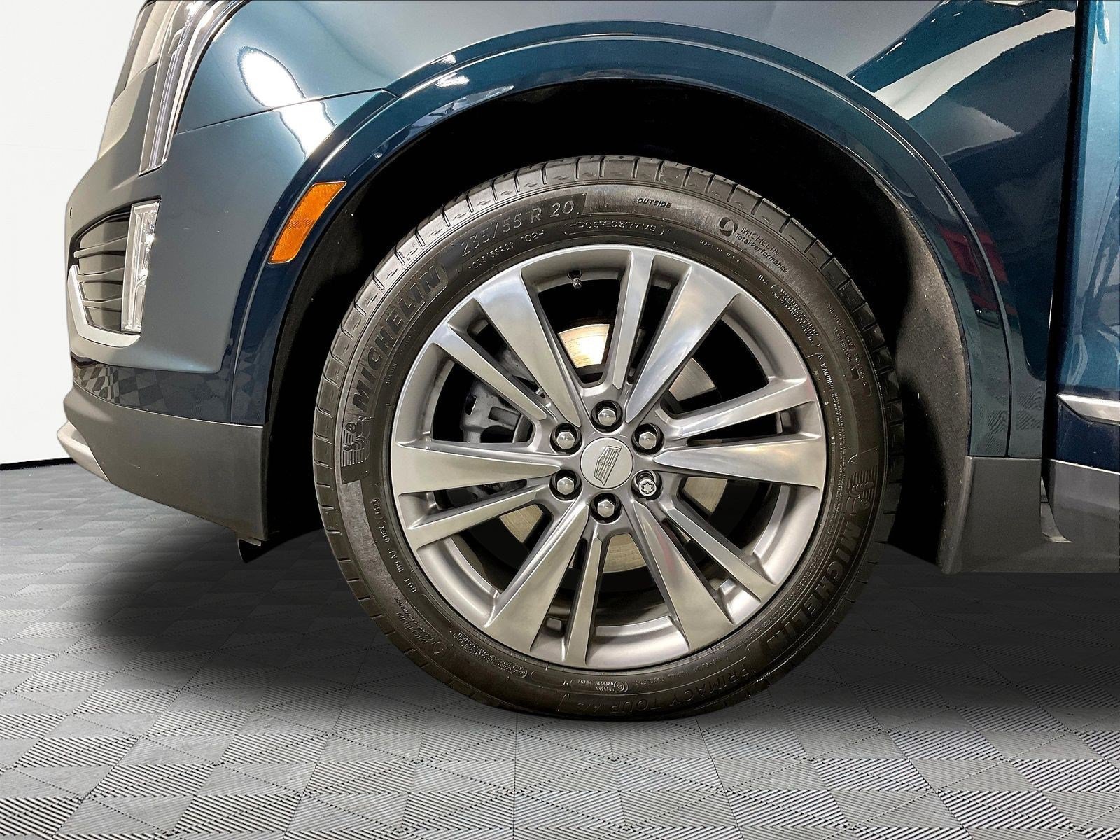 Used 2024 Cadillac XT5 Premium Luxury w/ LPO, Floor Liner Package AWD/4WD image 34
