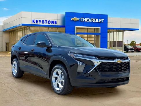 New 2026 Chevrolet Trax LS w/ LS Convenience Package FWD image 1