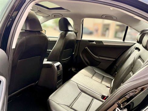 Used 2017 Volkswagen Jetta SE FWD image 11