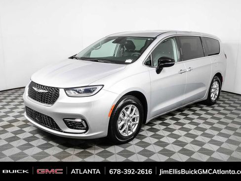 Used 2024 Chrysler Pacifica Touring-L FWD image 23