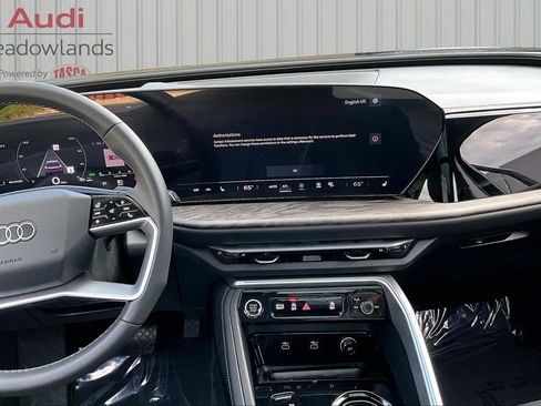 Used 2025 Audi Q5 Premium w/ Convenience Package AWD/4WD image 9