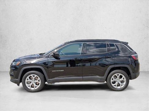 Used 2024 Jeep Compass Latitude image 9