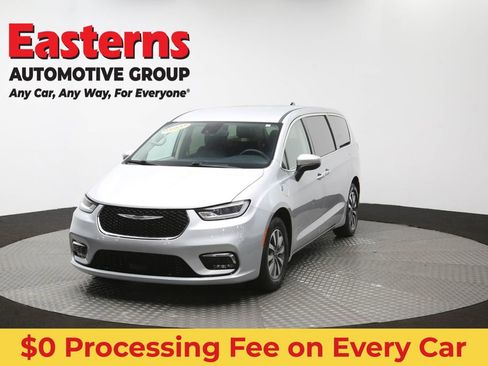 Used 2023 Chrysler Pacifica Touring-L FWD image 56