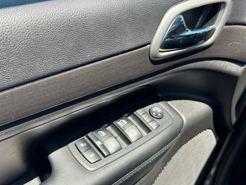 Used 2018 Jeep Grand Cherokee Altitude AWD/4WD image 9