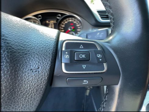 Used 2012 Volkswagen CC Lux Limited FWD image 23