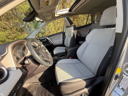 Used 2018 Toyota RAV4 XLE image 40