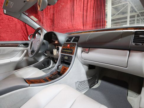 Used 2003 Mercedes-Benz CLK 320 Cabriolet image 24