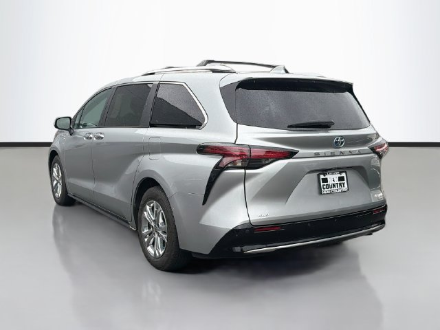Used 2024 Toyota Sienna Platinum AWD/4WD image 5