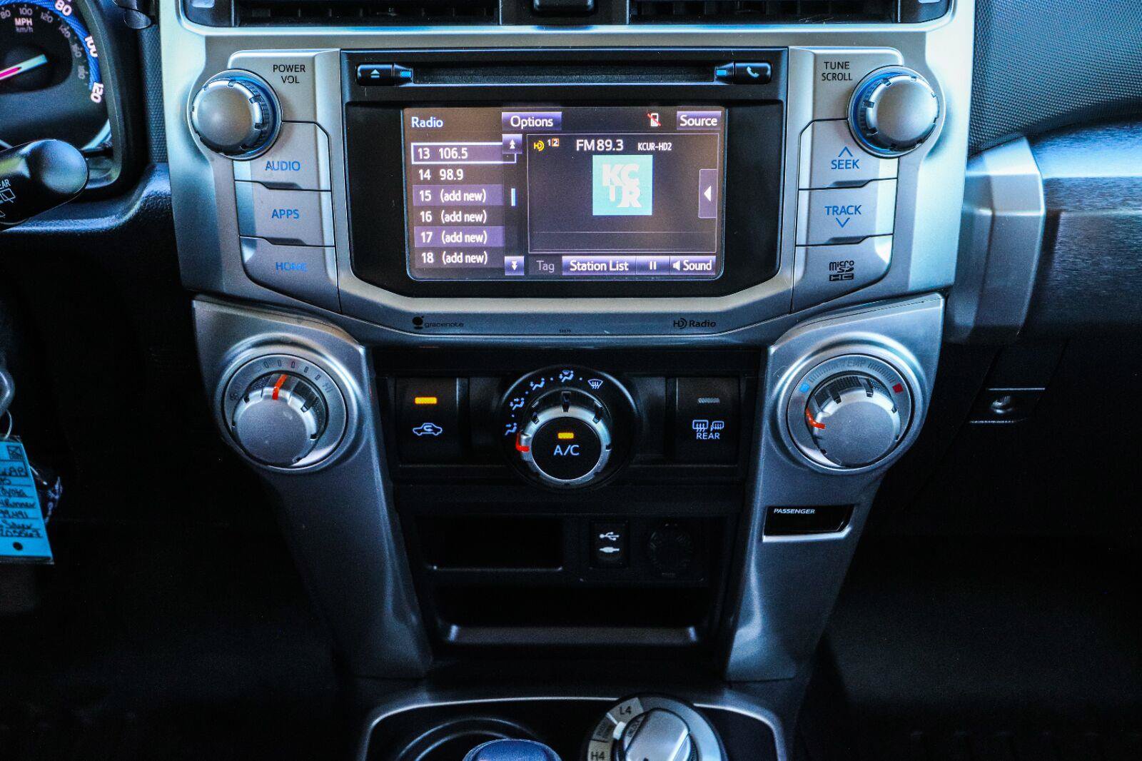 Used 2015 Toyota 4Runner SR5 AWD/4WD image 30
