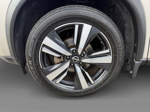 Used 2023 Nissan Rogue SL FWD image 9