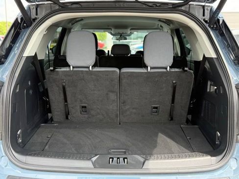 Used 2025 Ford Explorer Active AWD/4WD image 24