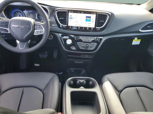 New 2026 Chrysler Voyager LX image 12