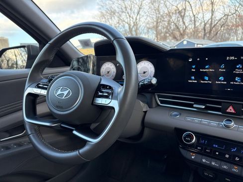 Used 2025 Hyundai Elantra SEL image 33