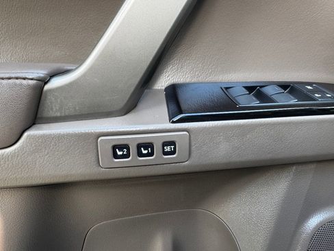 Used 2017 Lexus GX 460 image 28