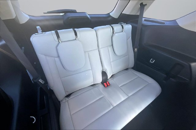 Used 2025 Ford Explorer Platinum w/ LUX Leather Package AWD/4WD image 28