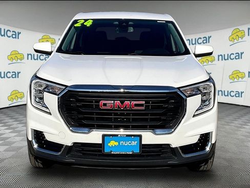 Used 2024 GMC Terrain SLE image 2