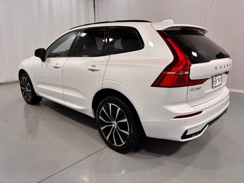 Certified 2025 Volvo XC60 B5 Plus image 8