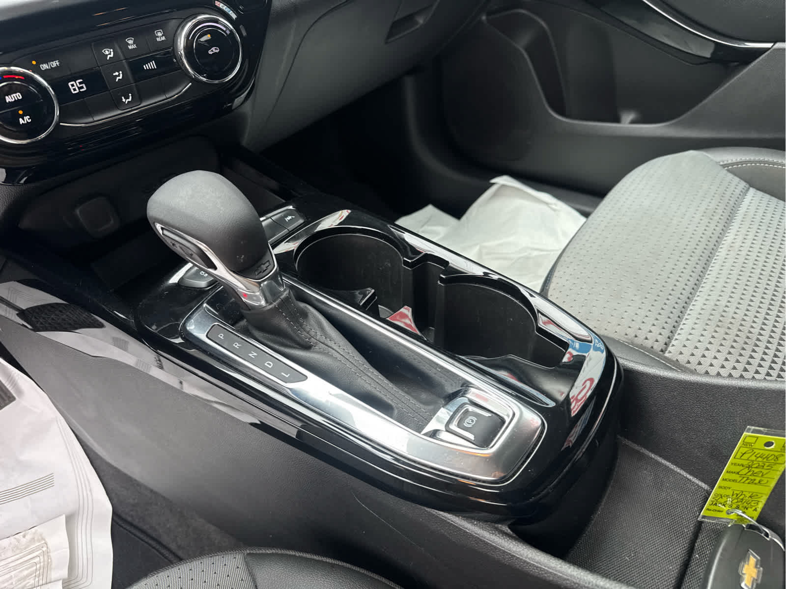 Used 2025 Chevrolet Trax LT FWD image 27