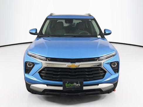 Used 2025 Chevrolet TrailBlazer LT AWD/4WD image 2