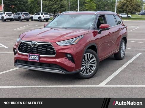 Used 2023 Toyota Highlander Platinum FWD image 1