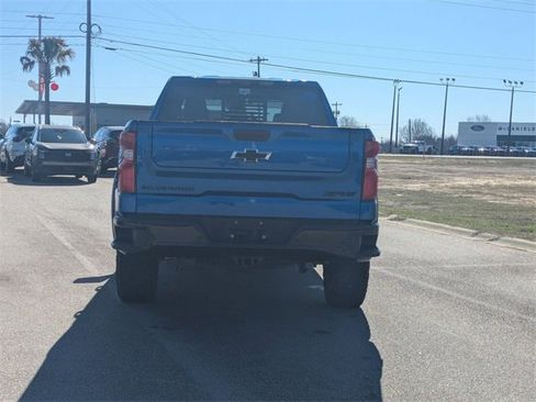 Used 2022 Chevrolet Silverado 1500 ZR2 w/ Technology Package image 4