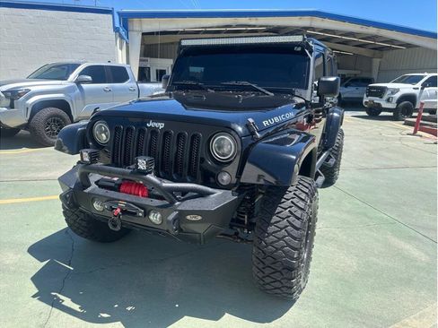 Used 2016 Jeep Wrangler Unlimited Rubicon w/ Connectivity Group AWD/4WD image 3