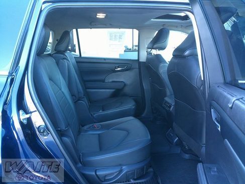 Certified 2021 Toyota Highlander XLE image 33