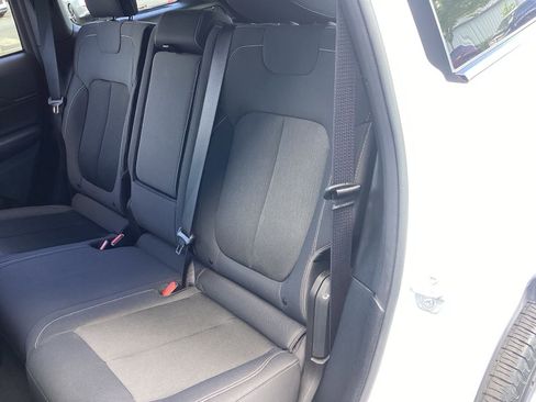 Used 2025 Jeep Grand Cherokee Laredo w/ Luxury Tech Group I AWD/4WD image 13