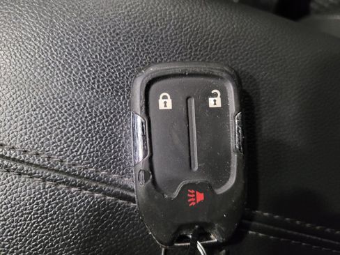 Used 2024 GMC Terrain SLE image 32