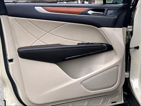 Used 2018 Lincoln MKC Select w/ Select Plus Package FWD image 17