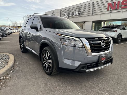 Certified 2024 Nissan Pathfinder Platinum image 4