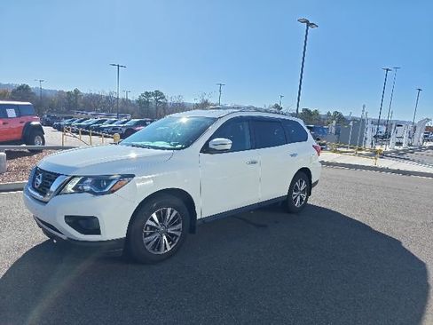 Used 2019 Nissan Pathfinder S image 6