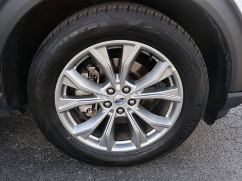 Used 2023 Ford Explorer XLT w/ Equipment Group 202A AWD/4WD image 42