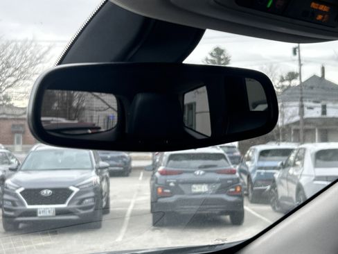 Used 2021 Buick Enclave Essence w/ Sound and Sites Package image 30