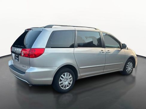 Used 2010 Toyota Sienna CE FWD image 3