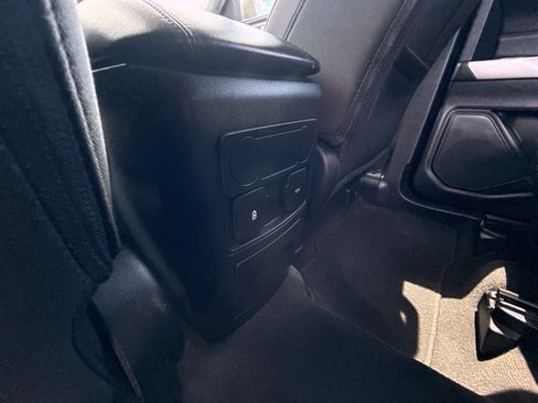 Used 2022 Ford Explorer XLT AWD/4WD image 15
