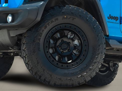 Used 2023 Jeep Wrangler Sport AWD/4WD image 3