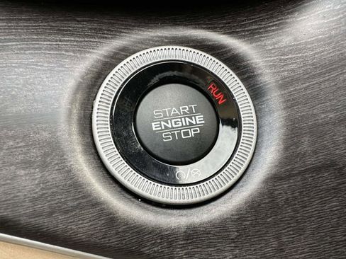 Used 2022 Jeep Grand Cherokee L Limited AWD/4WD image 21