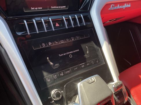 Used 2022 Lamborghini Urus image 77