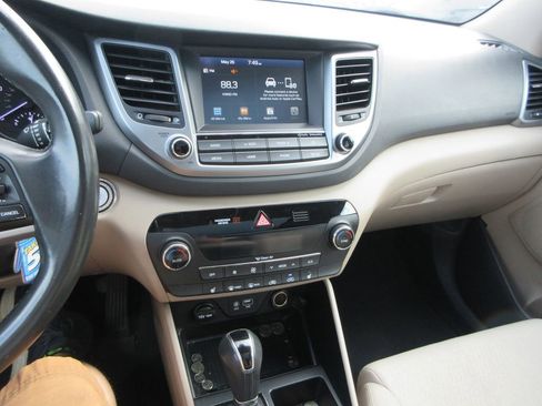 Used 2018 Hyundai Tucson Value w/ Cargo Package FWD image 10