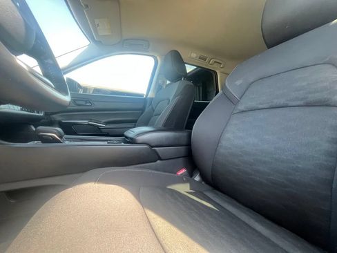 Used 2025 Nissan Pathfinder SV AWD/4WD image 25