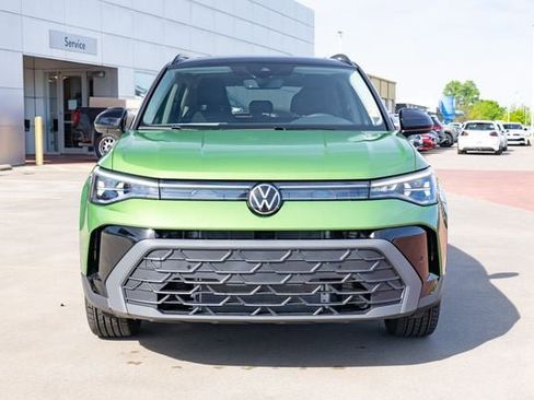 New 2026 Volkswagen Taos SE image 9