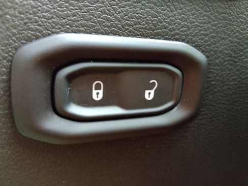 Used 2018 Jeep Wrangler Unlimited Sport S image 27